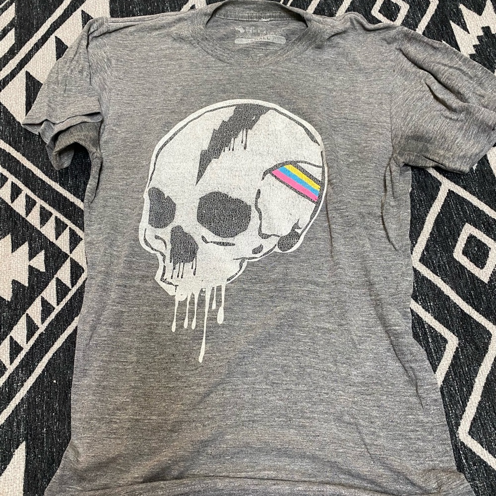 gray shirt with skull decal
